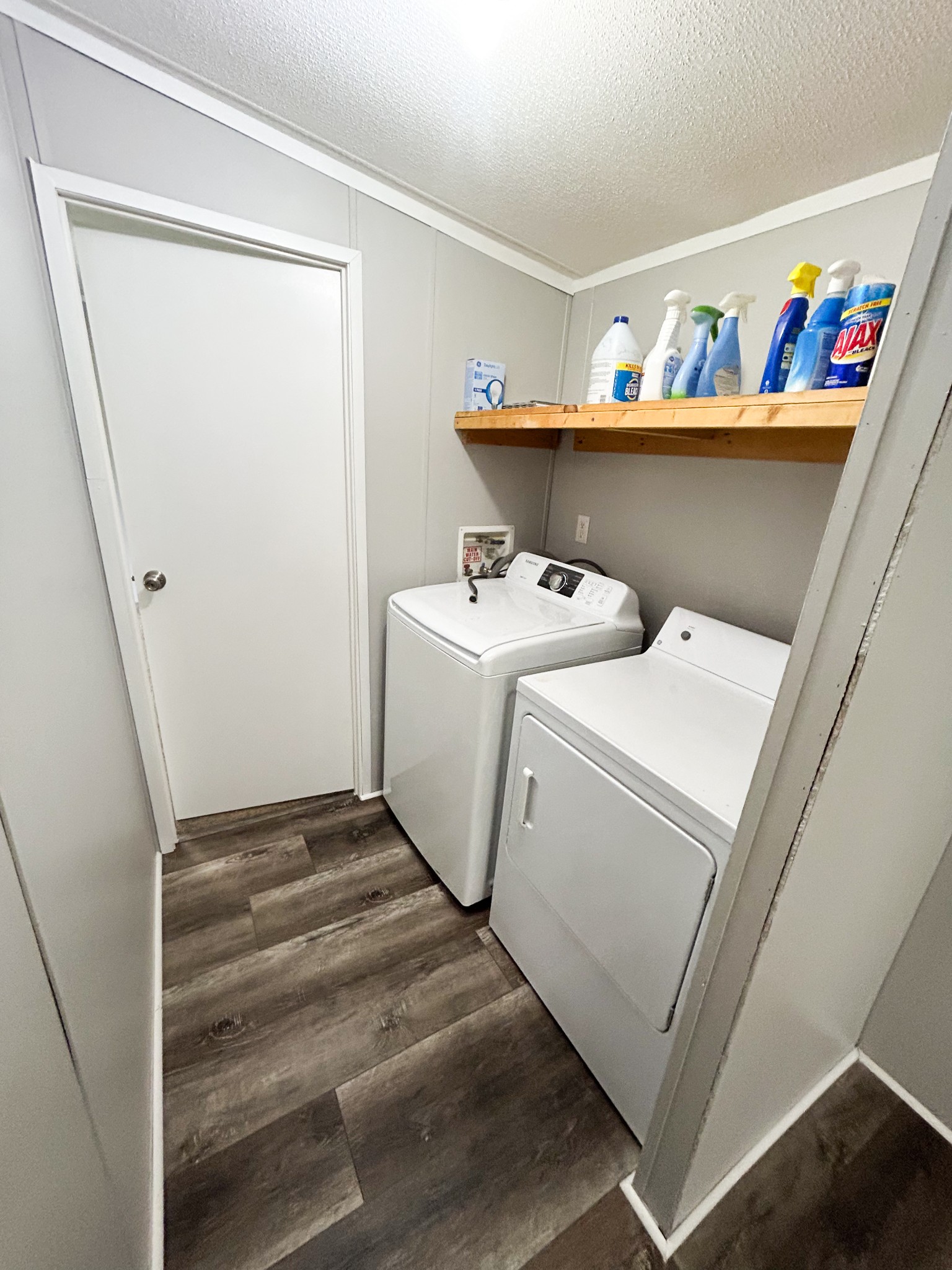 398 2nd Street Big Sandy, TN 38221 - Photo 16 of 26 a utility room with dryer and washer
