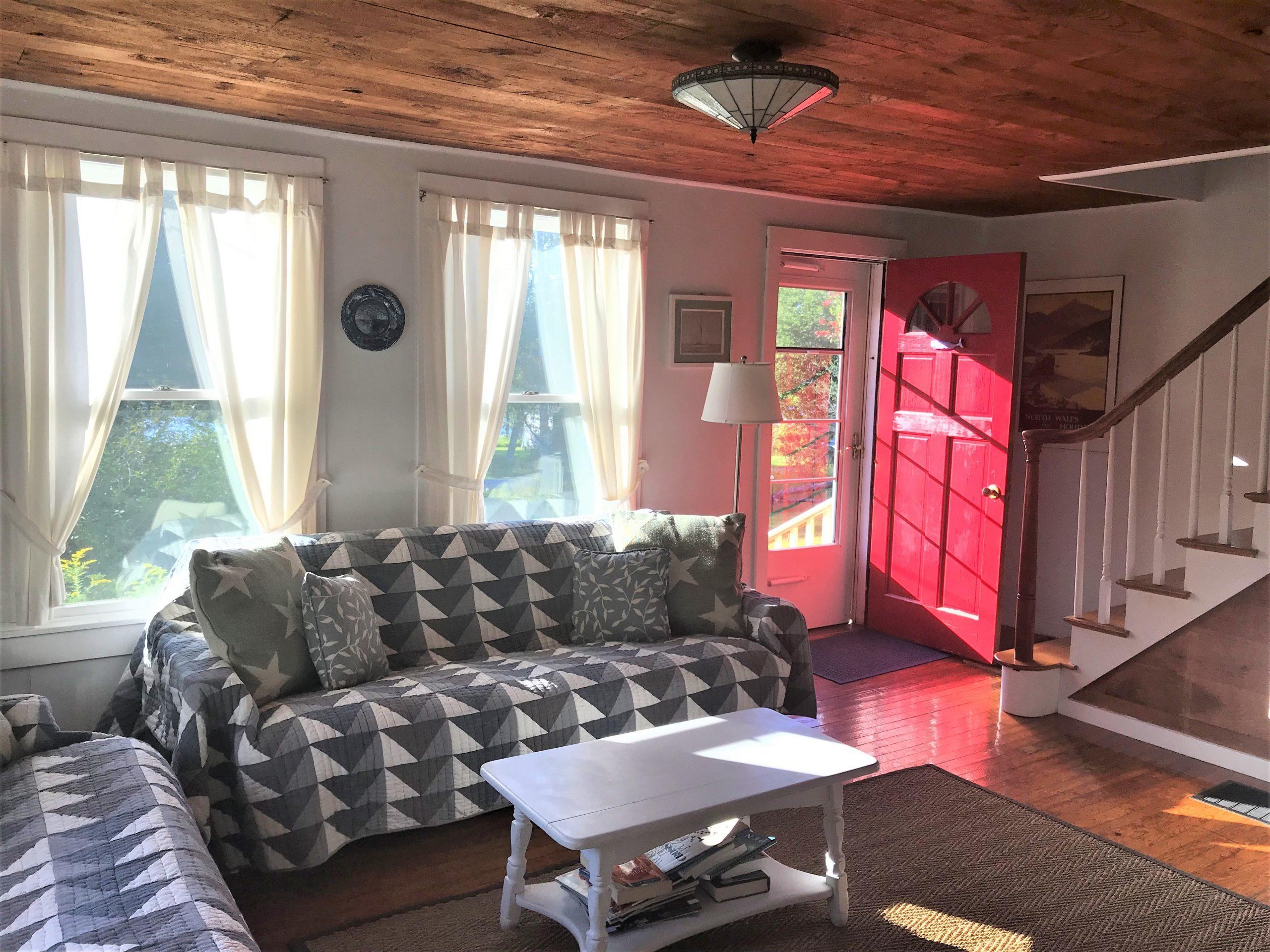 1099 Meadow Pond Road Islesboro, ME 04848 - Photo 22 of 44 Living room