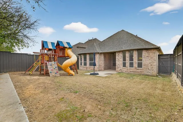 a view of a house with basketball court
