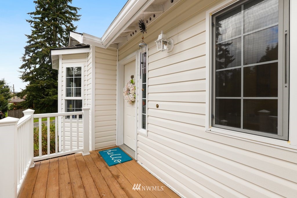 19402 Winesap Road Bothell, WA 98012 - Photo 31 of 35 a view of a balcony with a door