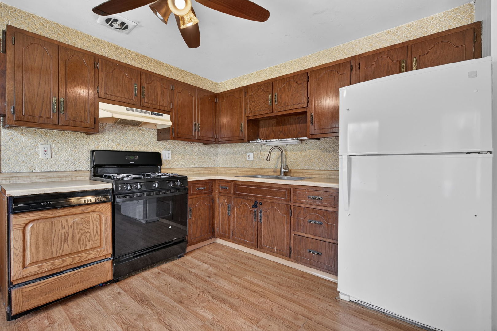 526 Laurel Avenue Romeoville, IL 60446 - Photo 7 of 20