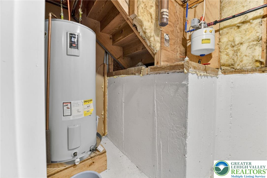 394 Flagstaff Road Lehighton, PA 18235 - Photo 64 of 75 a utility room with dryer and washer