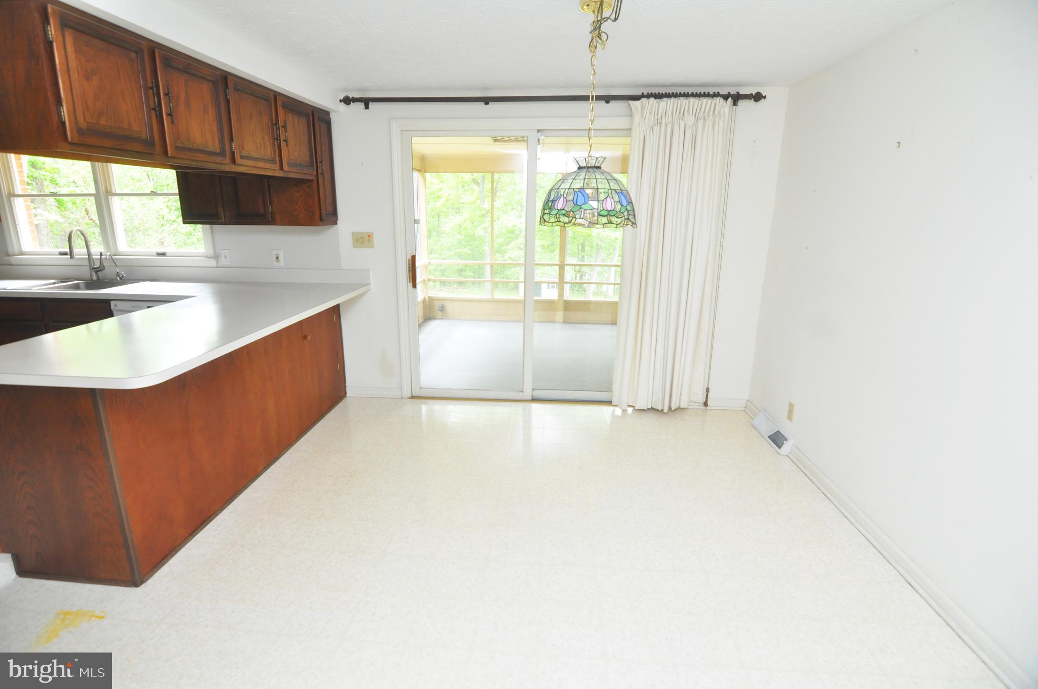 112 Forest Ridge Road Winchester, VA 22602 - Photo 22 of 53 Eat-in area