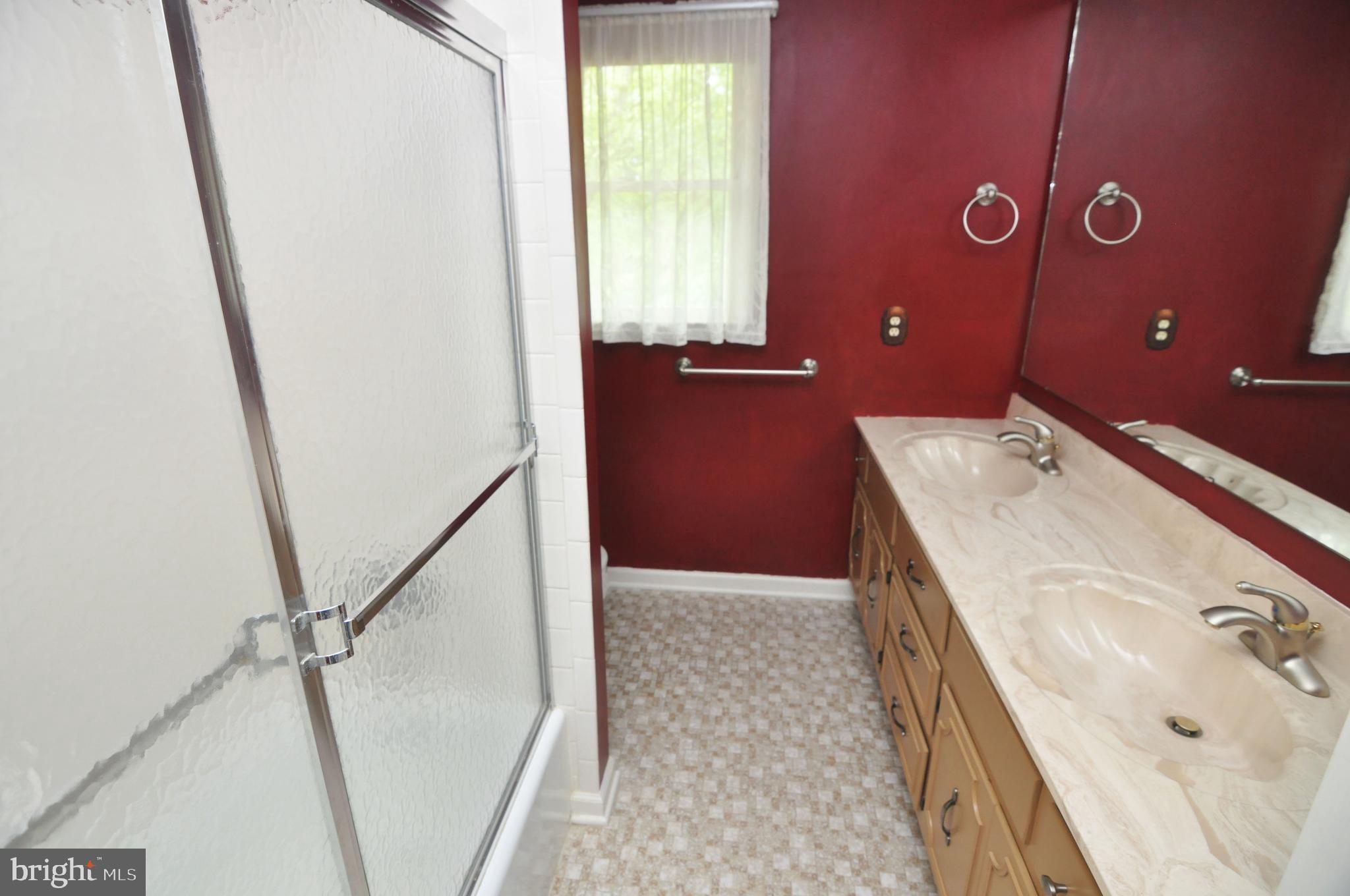 112 Forest Ridge Road Winchester, VA 22602 - Photo 44 of 53 Full bath upper level