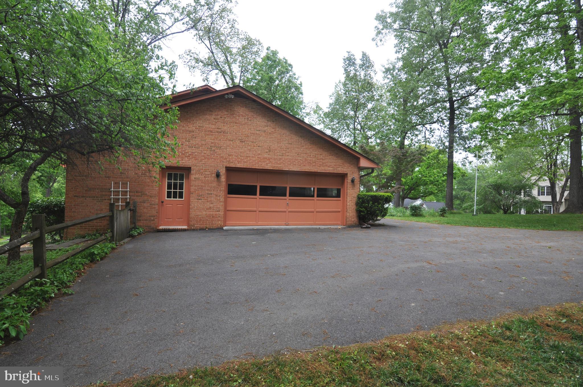 112 Forest Ridge Road Winchester, VA 22602 - Photo 6 of 53 Side of house