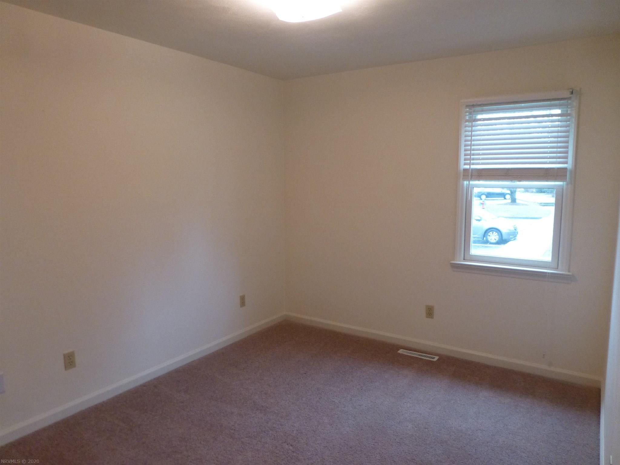 2410 Ridge Road Blacksburg, VA 24060 - Photo 23 of 31 Gallery Image 23