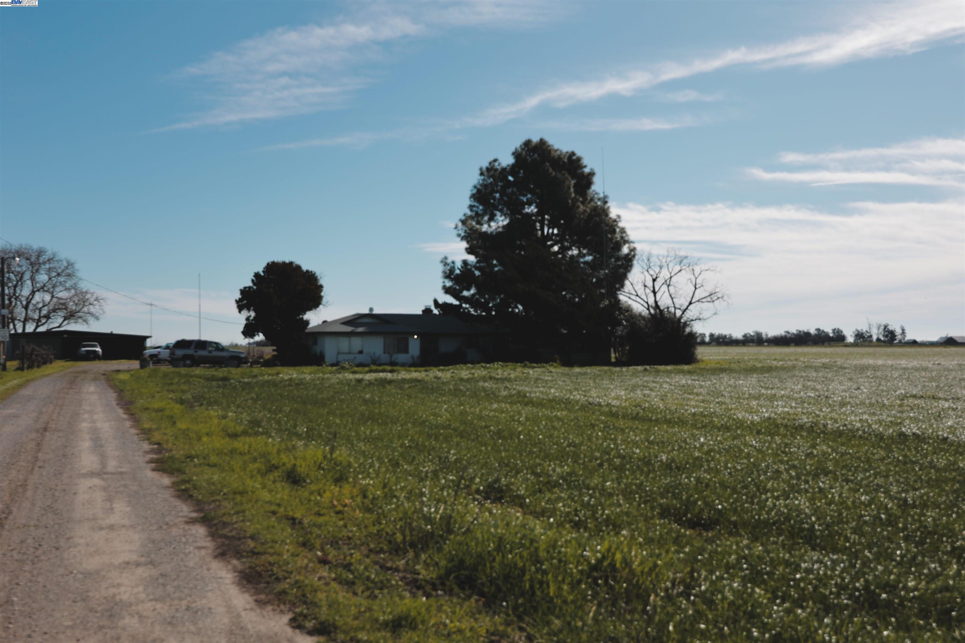 6282 Rio Dixon Road Dixon, CA 95620 - Photo 8 of 8 a backyard of a house with lots of green space