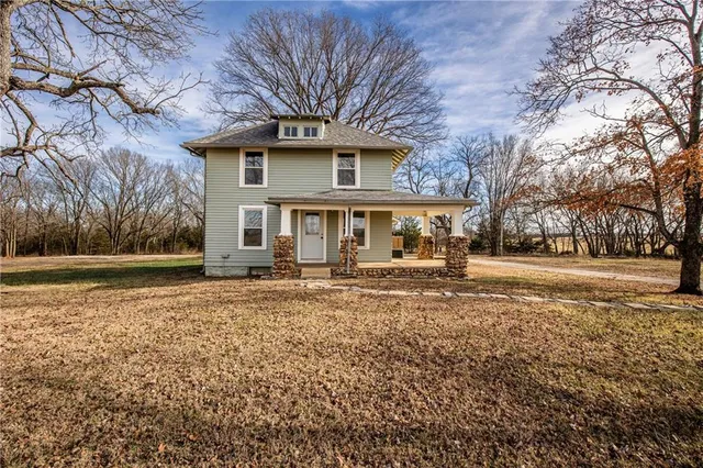 $274,000 | 39635 Pleasant Valley Road, Lane, KS 66042