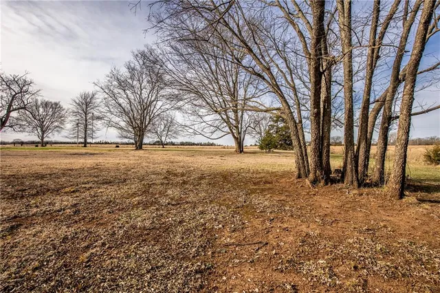 $274,000 | 39635 Pleasant Valley Road, Lane, KS 66042