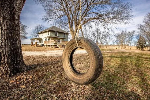 $274,000 | 39635 Pleasant Valley Road, Lane, KS 66042