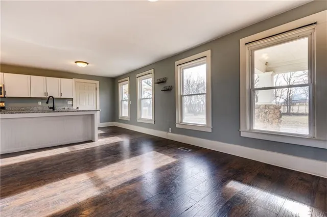 $274,000 | 39635 Pleasant Valley Road, Lane, KS 66042