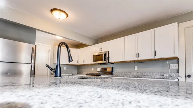 $274,000 | 39635 Pleasant Valley Road, Lane, KS 66042