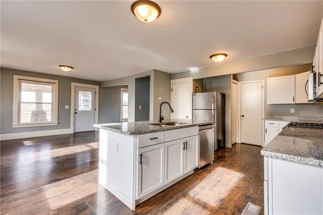 $274,000 | 39635 Pleasant Valley Road, Lane, KS 66042