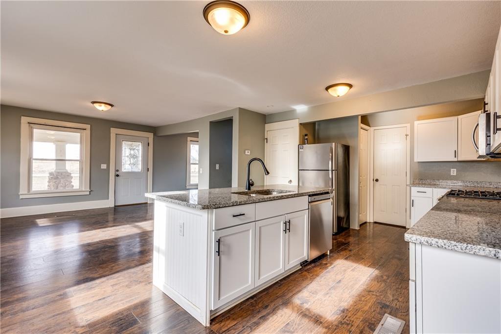 39635 Pleasant Valley Road Lane, KS 66042 - Photo 26 of 49