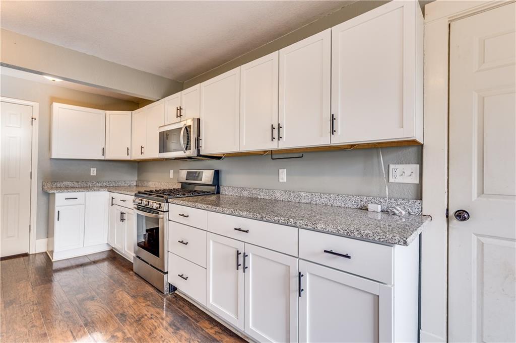 39635 Pleasant Valley Road Lane, KS 66042 - Photo 28 of 49