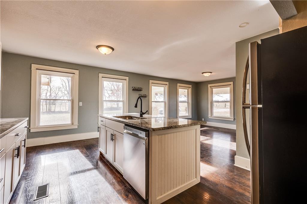 39635 Pleasant Valley Road Lane, KS 66042 - Photo 29 of 49