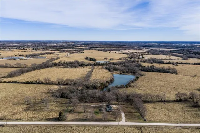 $274,000 | 39635 Pleasant Valley Road, Lane, KS 66042