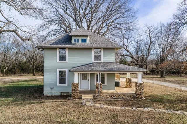 $274,000 | 39635 Pleasant Valley Road, Lane, KS 66042