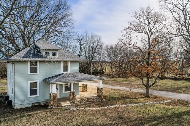 $274,000 | 39635 Pleasant Valley Road, Lane, KS 66042