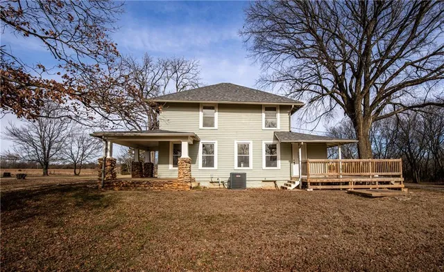 $274,000 | 39635 Pleasant Valley Road, Lane, KS 66042