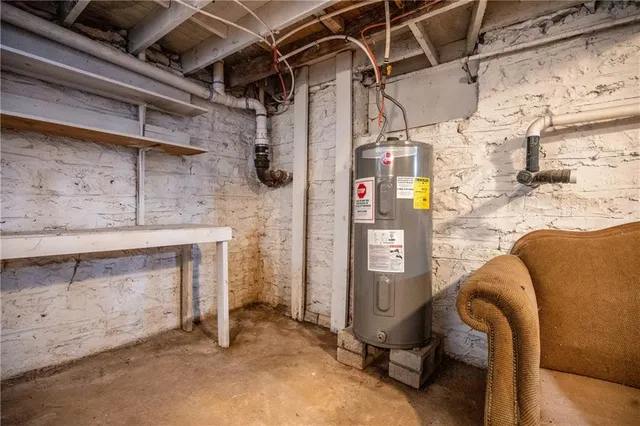 $274,000 | 39635 Pleasant Valley Road, Lane, KS 66042