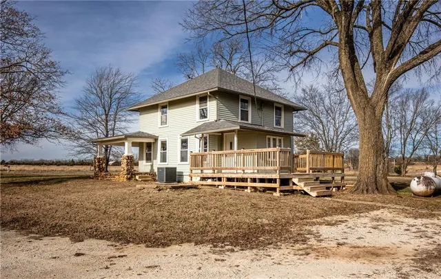 $274,000 | 39635 Pleasant Valley Road, Lane, KS 66042