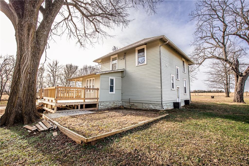 39635 Pleasant Valley Road Lane, KS 66042 - Photo 7 of 49