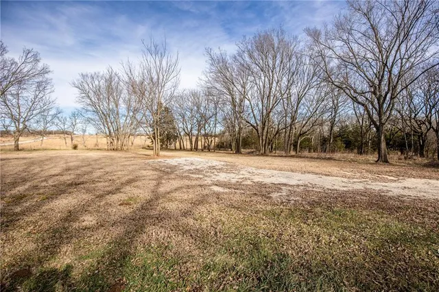 $274,000 | 39635 Pleasant Valley Road, Lane, KS 66042