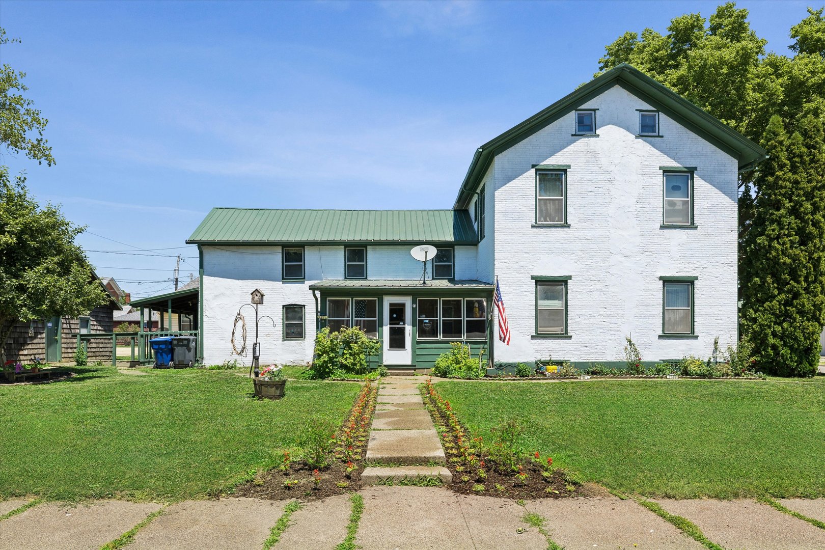 2202 McKinley Street Clinton, IA 52732 - Photo 2 of 28