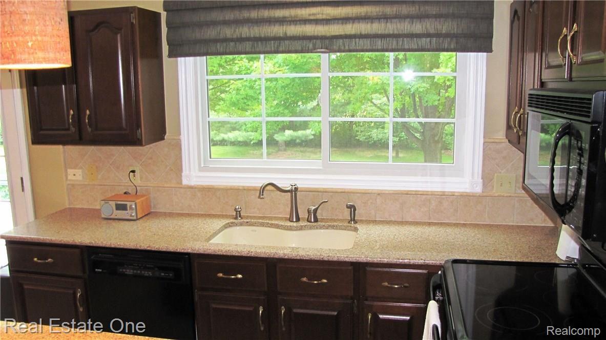 295 North Kellogg Road Howell, MI 48843 - Photo 13 of 25 IMG_5727.JPG