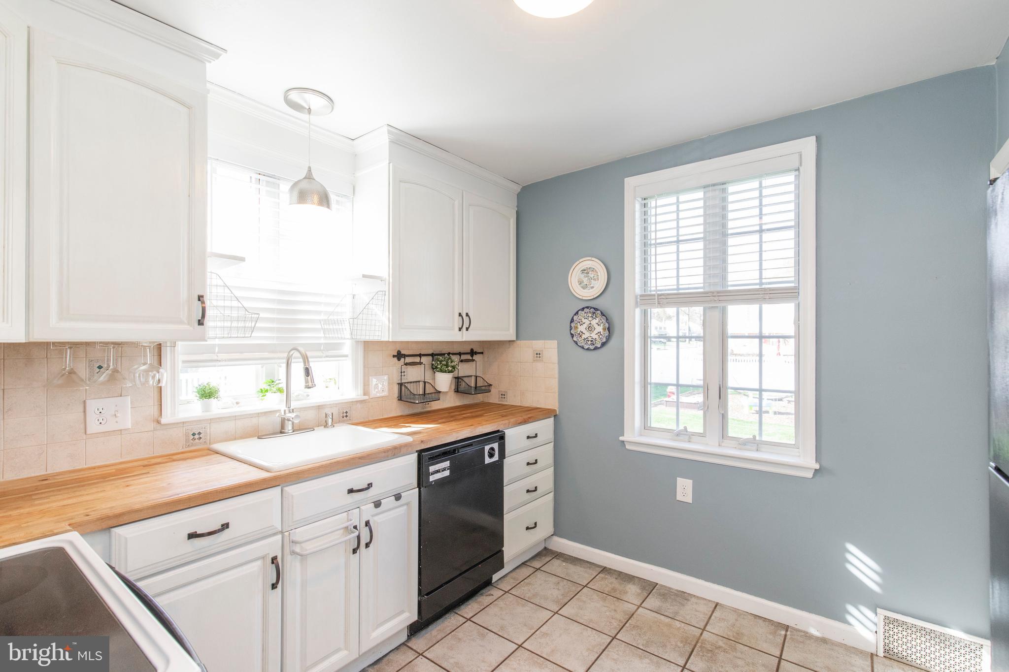 2950 Old Cedar Grove Road Broomall, PA 19008 - Photo 11 of 35 Kitchen