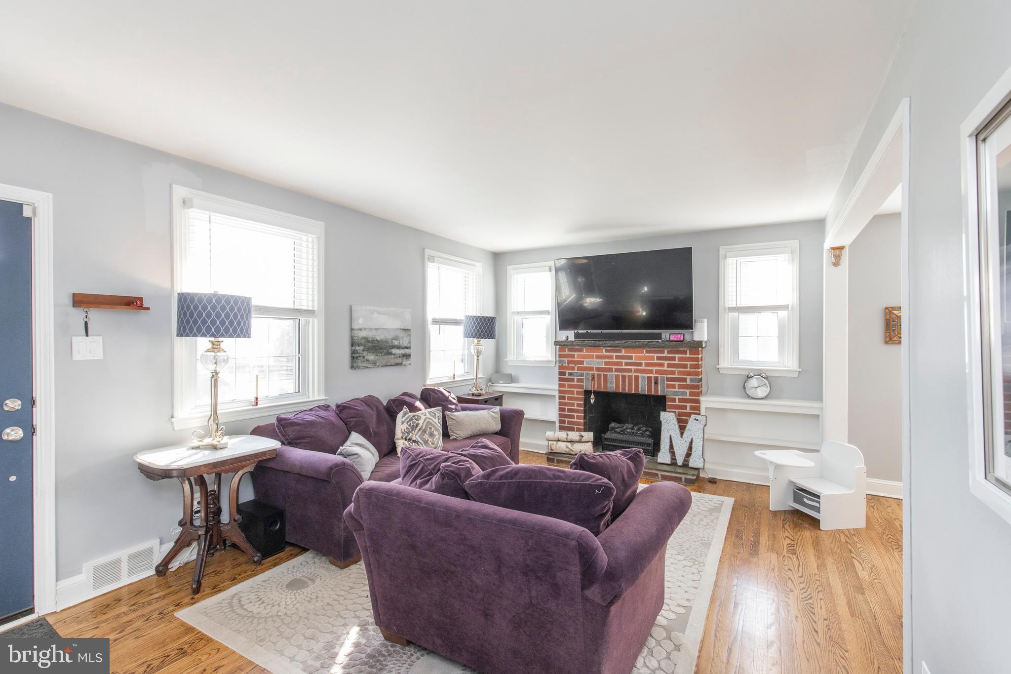 2950 Old Cedar Grove Road Broomall, PA 19008 - Photo 5 of 35 Living Room
