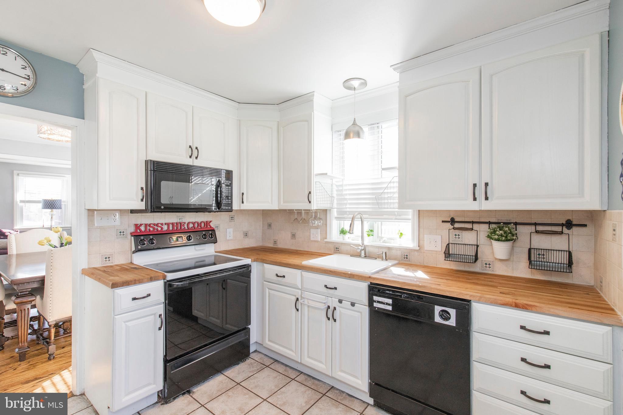 2950 Old Cedar Grove Road Broomall, PA 19008 - Photo 9 of 35 Kitchen