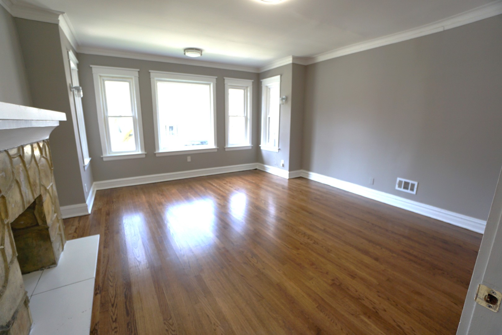 4855 North Ridgeway Avenue Chicago, IL 60625 - Photo 2 of 46 Gallery Image 2