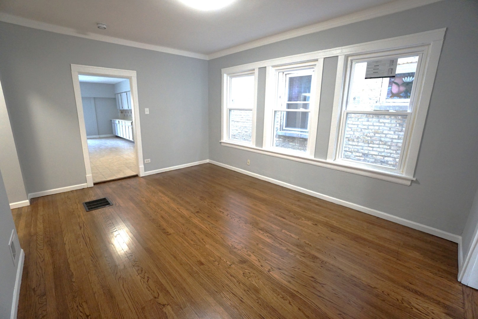 4855 North Ridgeway Avenue Chicago, IL 60625 - Photo 4 of 46 Gallery Image 4