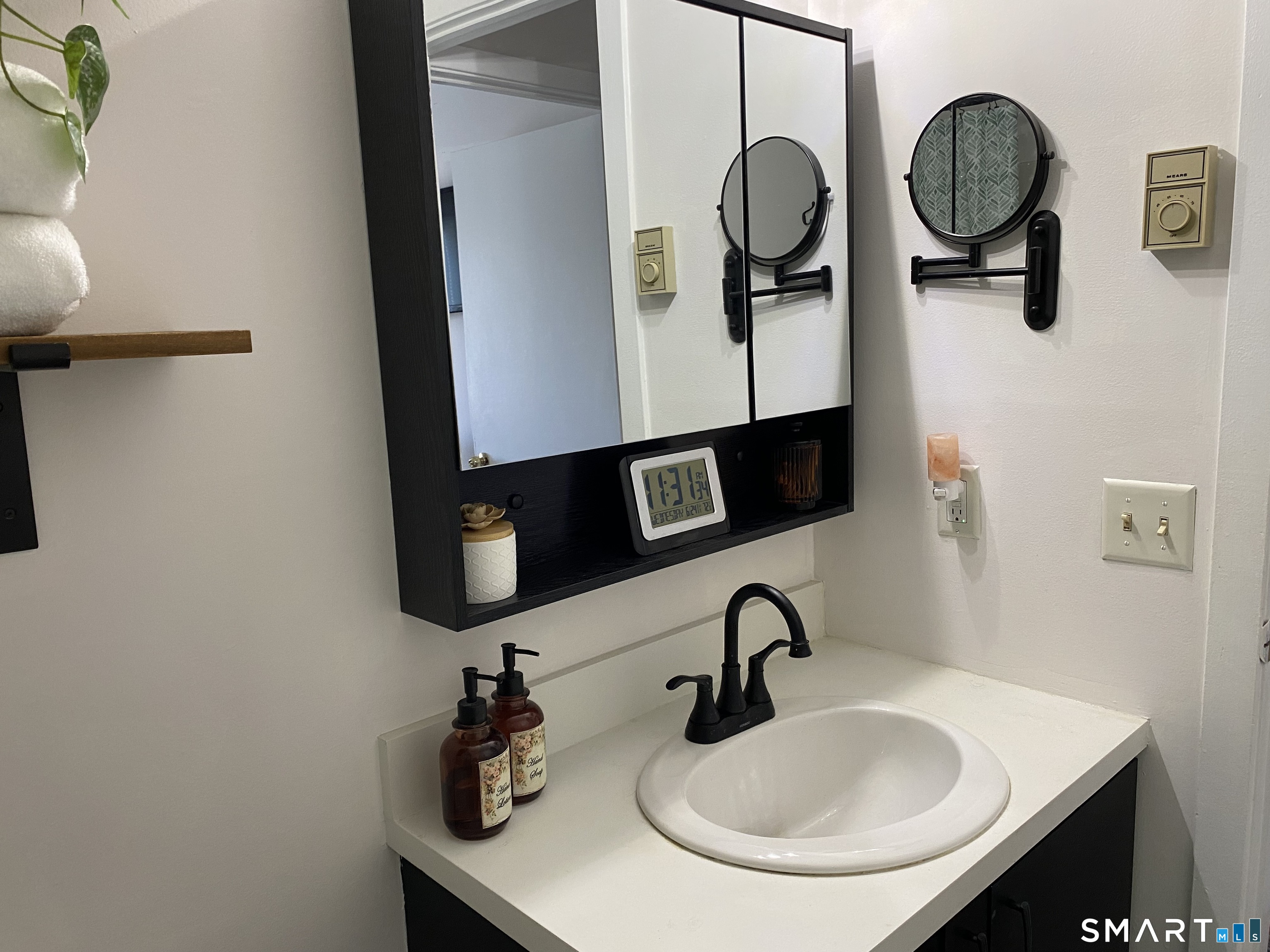 585 Park Road, Unit 58 Waterbury, CT 06708 - Photo 22 of 23 Another view of master bath