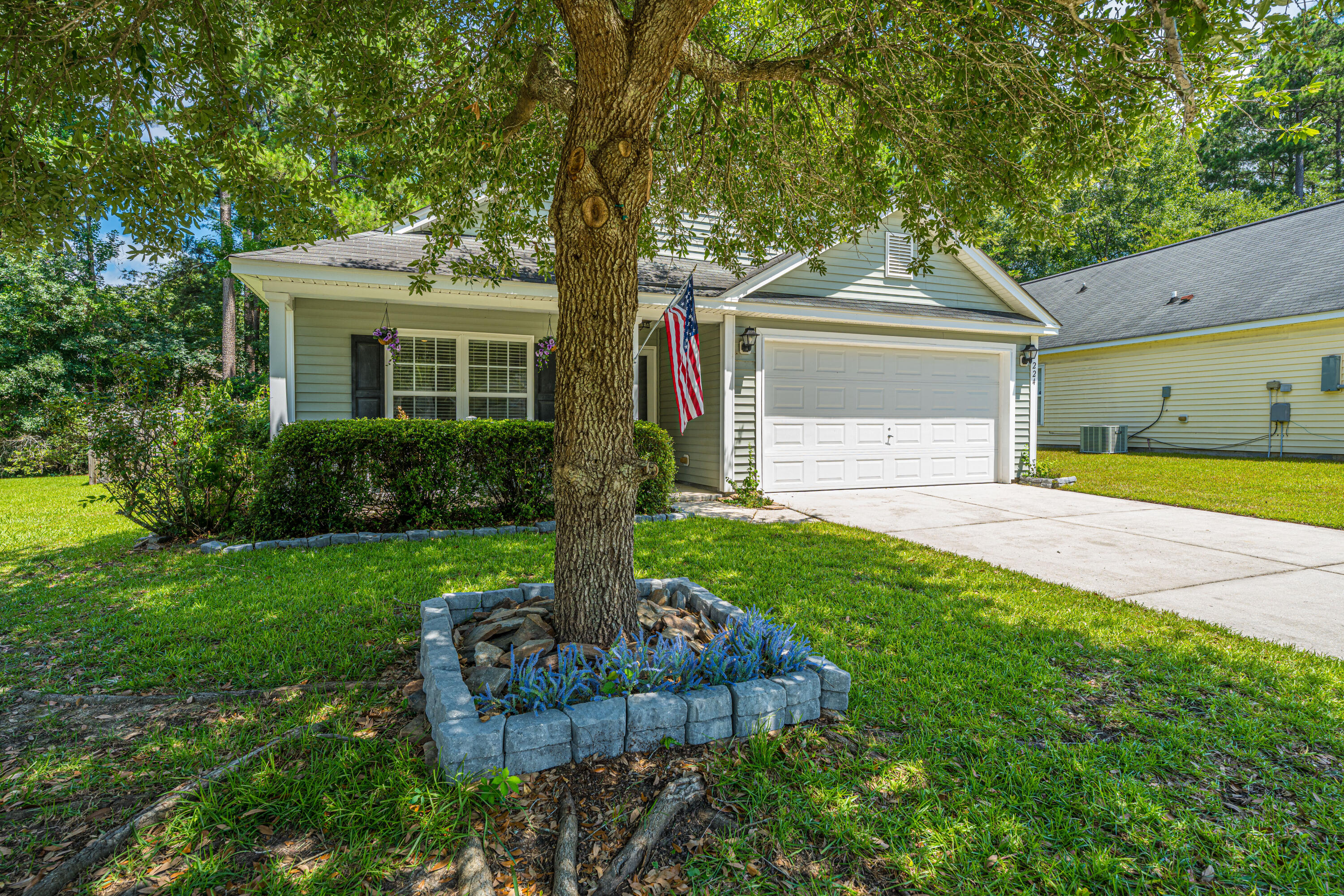224 Myrtle Way Summerville, SC 29483 - Photo 3 of 43