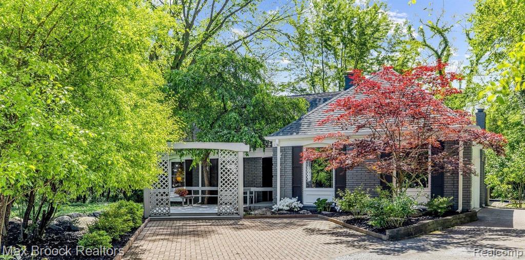 31084 Rivers Edge Court Beverly Hills, MI 48025 - Photo 2 of 33