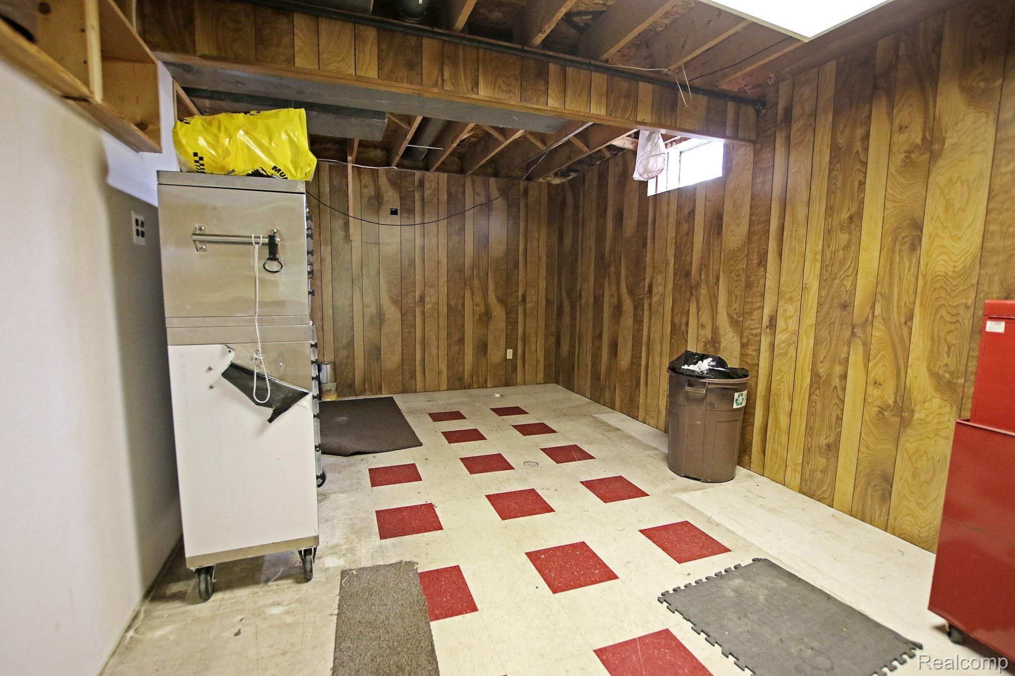 1845 Crestline Street Rochester, MI 48307 - Photo 46 of 58 46) Lower Level Room.jpg