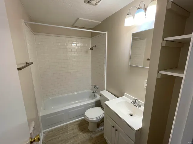 $595 | 915 North Rogers Street, Unit A9, Bloomington, IN 47404