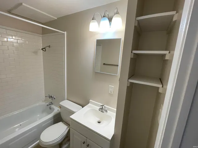 $595 | 915 North Rogers Street, Unit A9, Bloomington, IN 47404