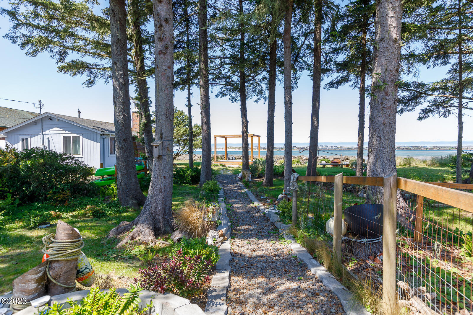 130 Southwest Maple Street Waldport, OR 97394 - Photo 44 of 46 walkway