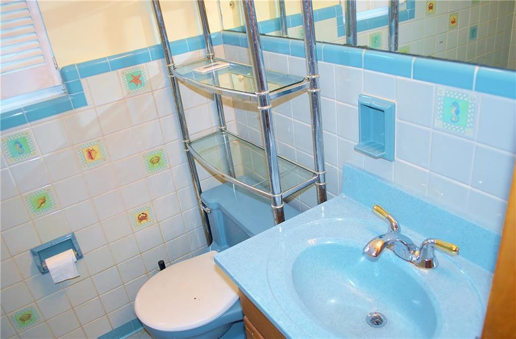228 Bascom Avenue Pittsburgh, PA 15214 - Photo 22 of 24 Full bath on 2nd floor!
