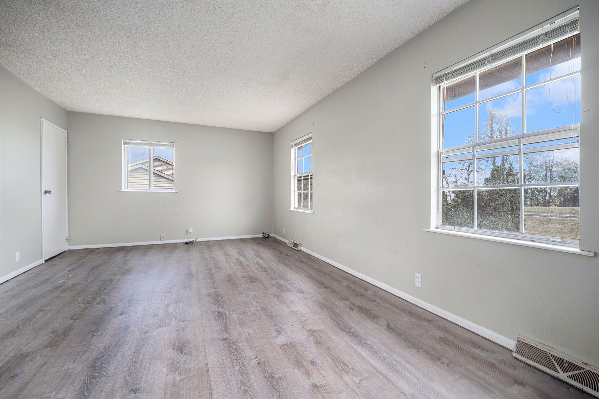 18920 Highway 86 Three Rivers, MI 49093 - Photo 10 of 24 012_file_773