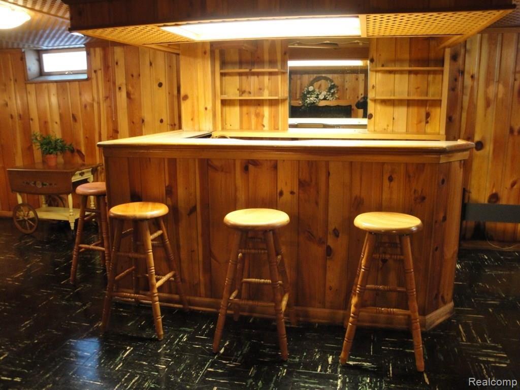 553 Rivard Boulevard Grosse Pointe, MI 48230 - Photo 13 of 16 Basement Bar
