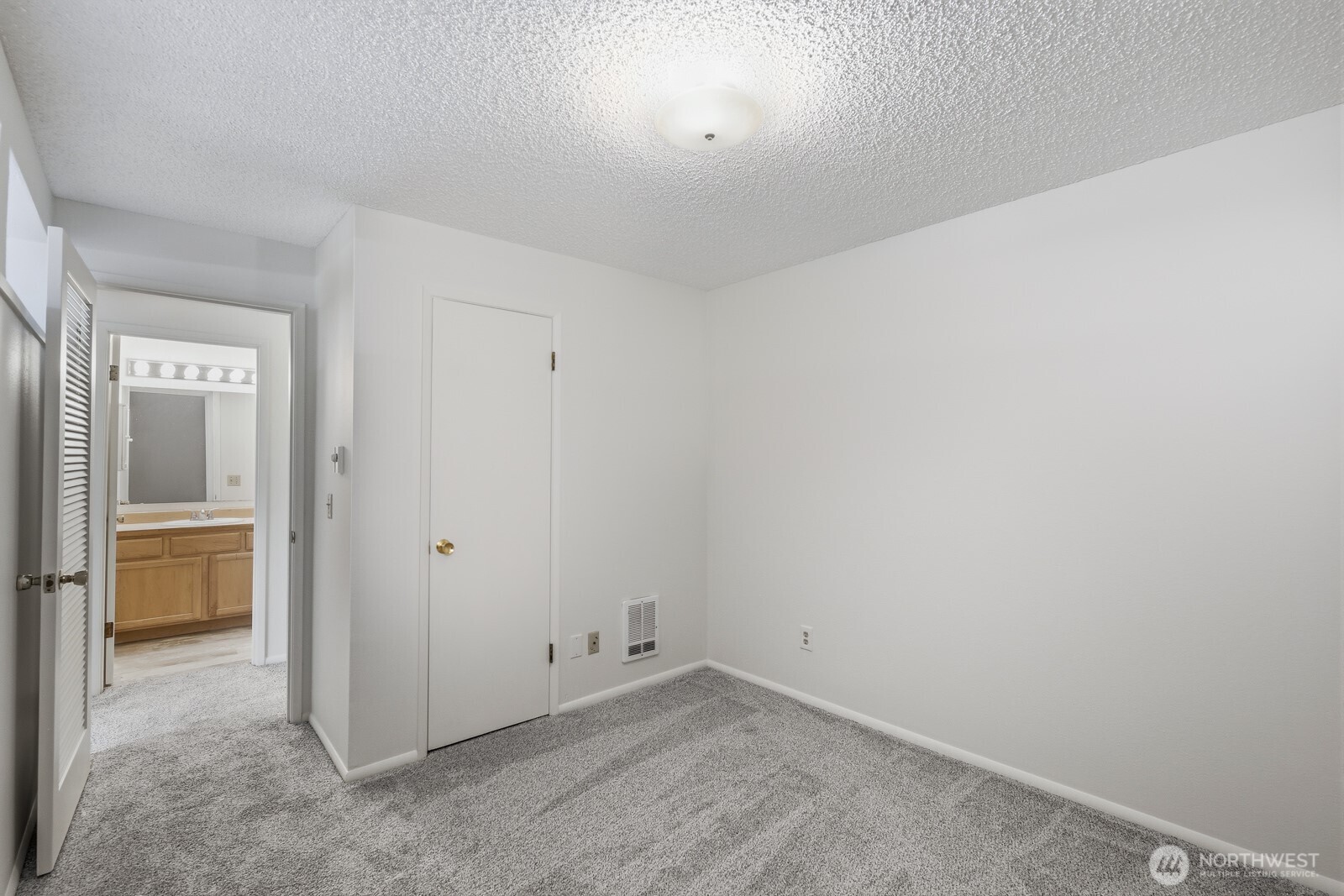 335 Heather Road, Unit 202 Everett, WA 98203 - Photo 17 of 31