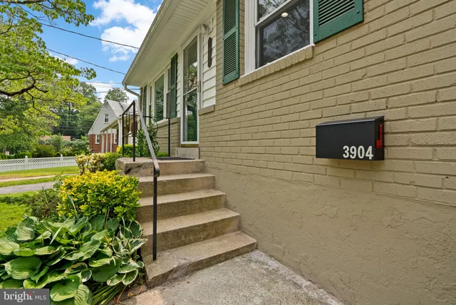 $3,200 | 3904 Lantern Drive, Silver Spring, MD 20902