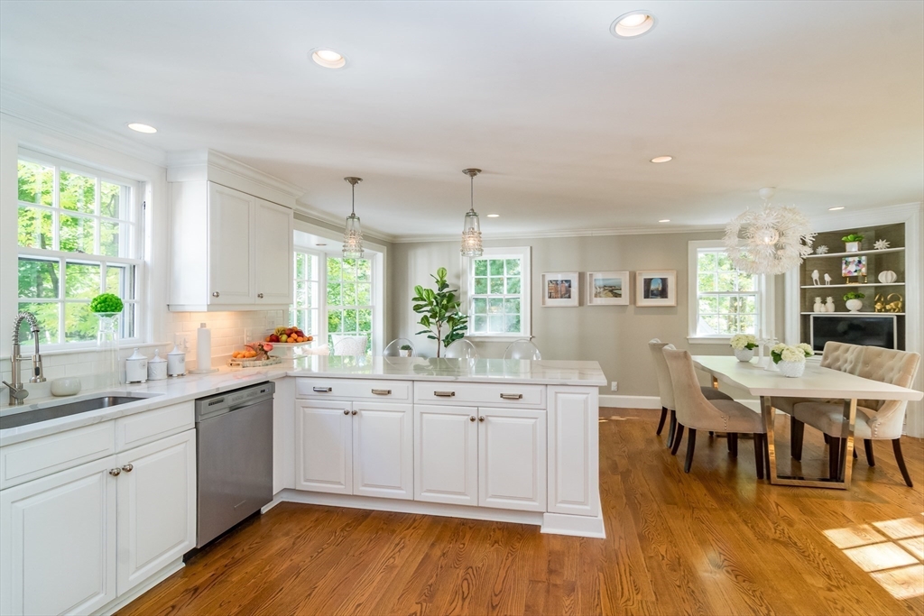 45 Old Colony Road Wellesley, MA 02481 - Photo 3 of 34