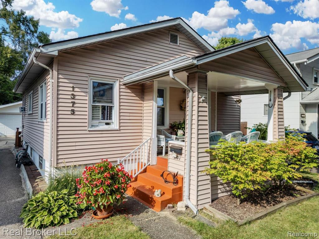 1375 Ruffner Avenue Birmingham, MI 48009 - Photo 2 of 42