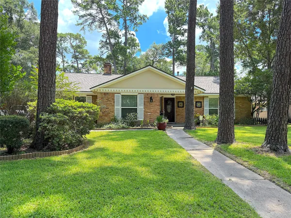 $329,000 | 1402 Trailwood Village Drive, Houston, TX 77339